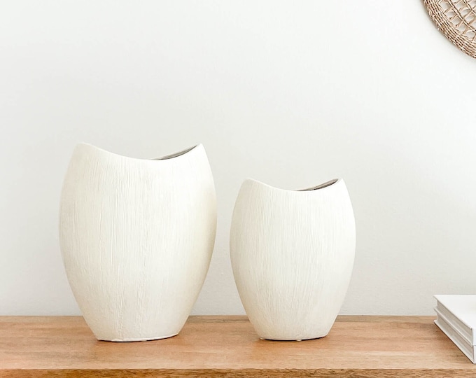Classic Ceramic Vases For Flowers, Hand-Scribed Ceramic Vase, Centerpiece Table Decor, Housewarming Gift, Boho Home Decor, Flower Vase