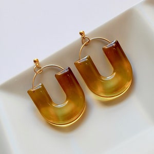 Chunky half arch resin earrings, modern jewelry aesthetics, geometric earrings, 14k gold plated, statement earrings, golden honey color image 3