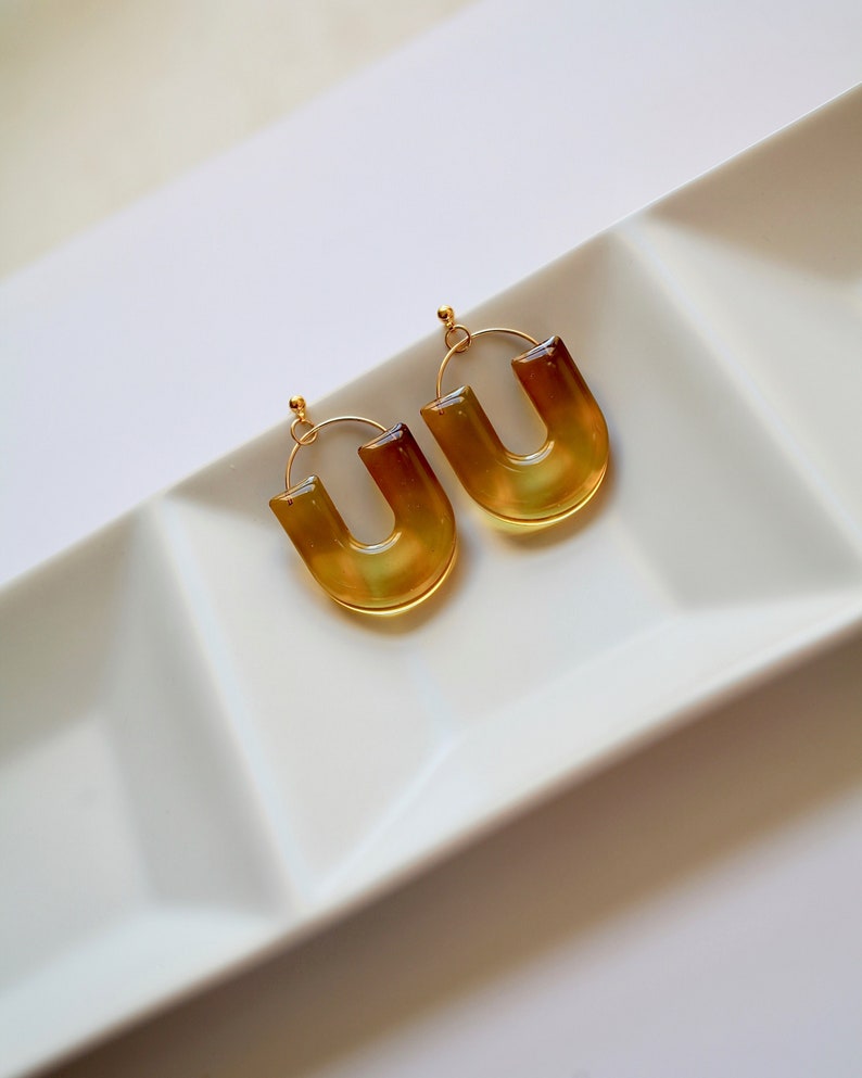 Chunky half arch resin earrings, modern jewelry aesthetics, geometric earrings, 14k gold plated, statement earrings, golden honey color image 3