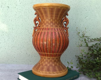 Beautiful vintage Chinese woven wicker vase. Zhejiang Shanghai Handicraft. Carved handles. Boho