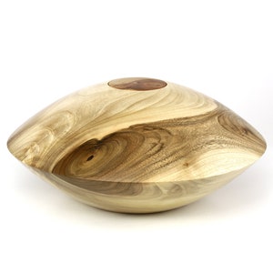 Extra Large High Class Premium Luxury Wooden Urn for Ashes Handcrafted from Beautiful Natural Walnut (vol. 307 in3 = 5,03 L)