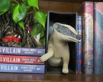 Badger Book Nook: 3D Printed Honey Badger Bookend - Wizarding World Inspired