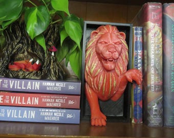 Lion Book Nook: 3D Printed Cat Bookend - Wizarding World Inspired