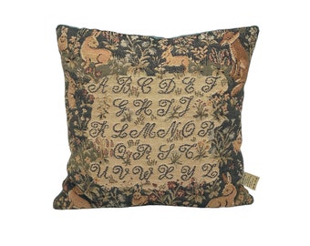 Coussin carré de style tapisserie alphabet vintage