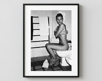 Kate Moss Bathroom Print, Black and White Fashion Photography, Supermodel Toilet Poster, 90s Editorial Wall Art, Bathroom Decor