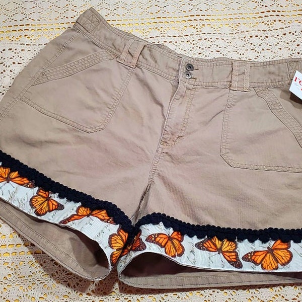 Colorful Butterfly Print Women's Shorts main image 1