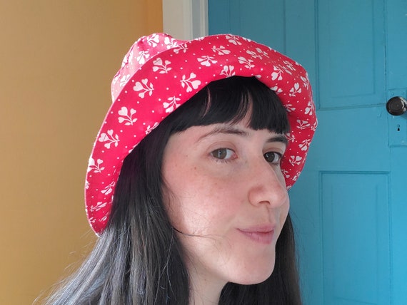 Bucket Hat Red and White Flower Print 