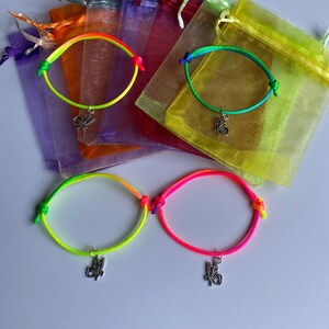 Bracelet for top girls under 200