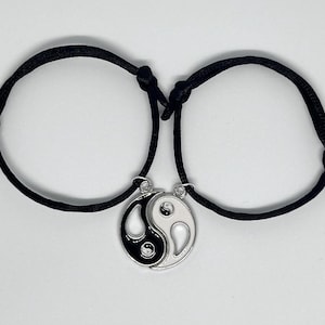 Set of 2 Matching Adjustable Bracelets with Yin & Yang enamel pendants minimalist jewellery, couple bracelets, unisex bracelets, best friend