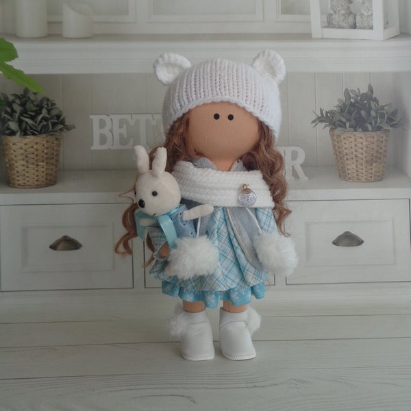 Poupée avec lapin Poupée artisanale Tissu de poupée Tilda Jouet de poupée de chiffon Poupée intérieure Poupée faite à la main Poupée en tissu Bambole di stoffa Art toy Stuffed