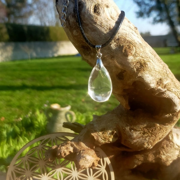 Cristal de Roche pendentif forme goutte