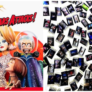 Puede incluir: Un póster de película para la película "Mars Attacks!" con un fondo rojo, naranja y morado con tres personajes extraterrestres. Los personajes son una mujer con cabello rubio, un hombre con una cara de calavera y una mujer con cabello castaño. El póster también presenta un platillo volante.