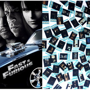 Puede incluir: La imagen presenta un cartel de la película "Fast & Furious" con rostros de actores y un coche deportivo. El lado derecho muestra tiras de película dispersas con escenas de la película. El título de la película está en letras cromadas.