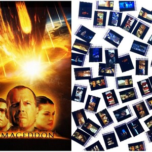 Può includere: Un poster del film "Armageddon" con un impatto di asteroide infuocato e tre attori, tra cui Bruce Willis.