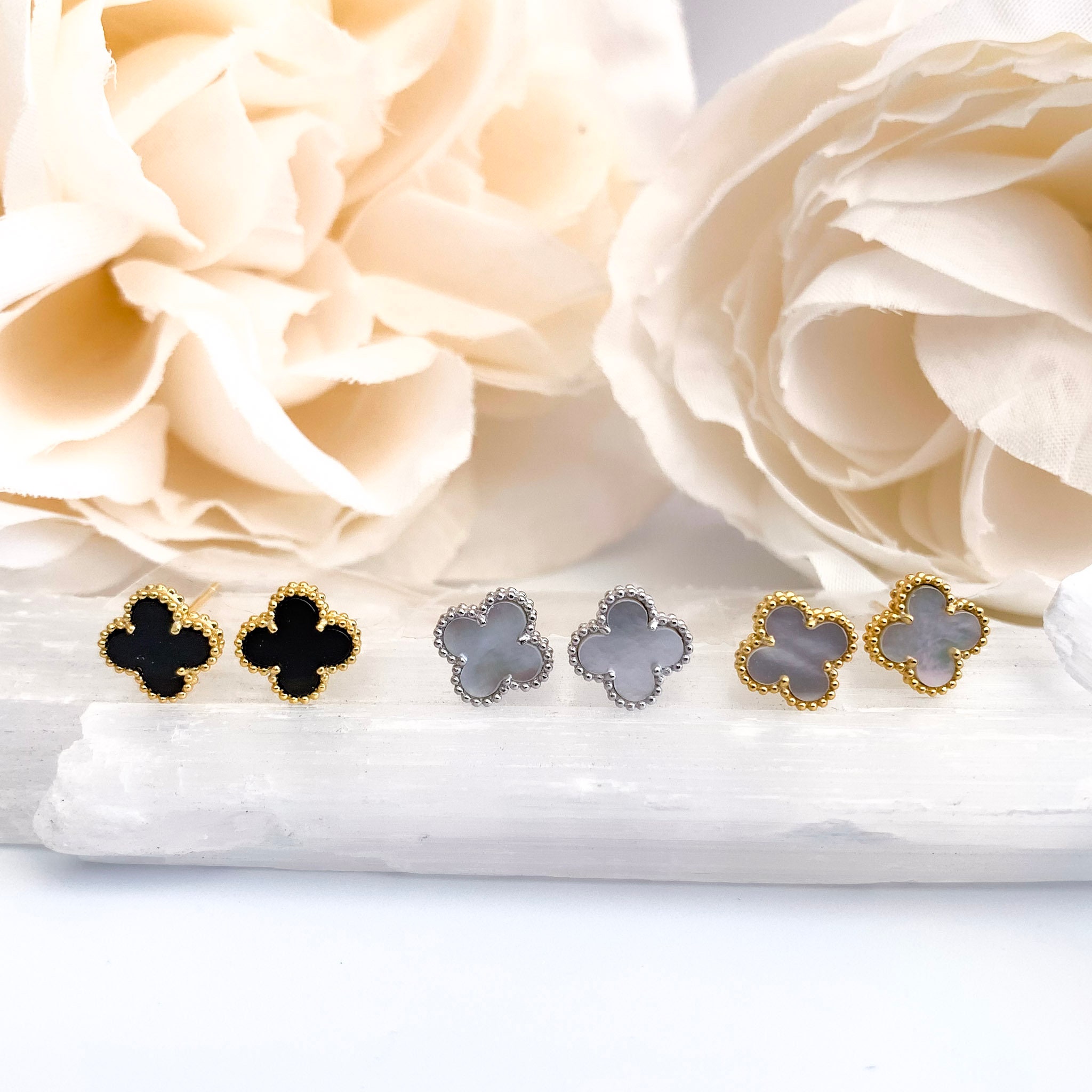 High quality 18K Gold mini clover earrings - 10mm Mother of Pearl ear…