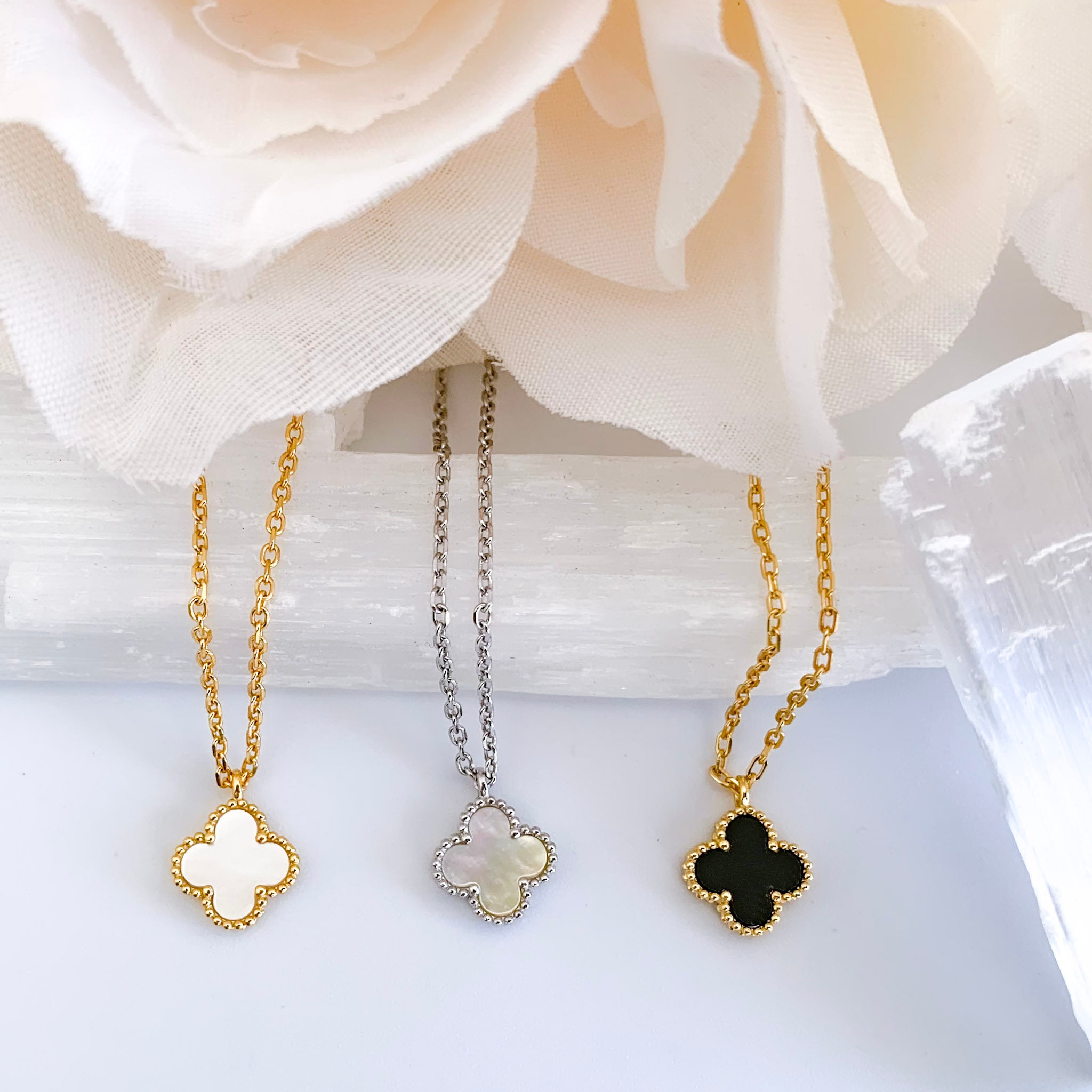 High quality 18K Gold  Mother of Pearl 10mm mini clover necklace - Bl…