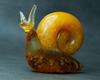 Snail figurine - Baltic Amber