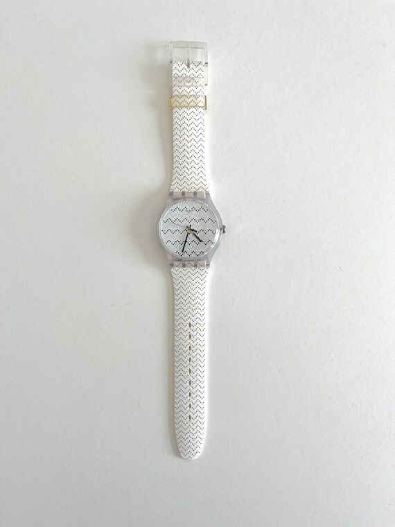 Swatch Watch  SUOK118  WAVEY DOTS Swatch Watch - SUOK118 - WAVEY DOTS main image 2