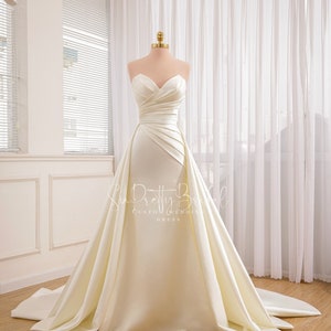 Satin mermaid wedding dress with luxury detachable skirt. Elegant pleated strapless cup wedding dress. 2 in 1 wedding dress.