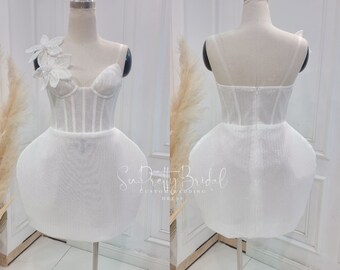 Luxuriöses kurzes Brautkleid mit Pailletten. Sexy trägerloses Schulter Mini Brautkleid. Junggesellinnenabschied Kleider, Junggesellinnenabschied Kleider.