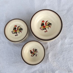 Red Rooster by Metlox, Poppytrail-Vernon, Rare 20 pc set, Vintage Red/Brown Rooster, Brown Band, Excellent Condition