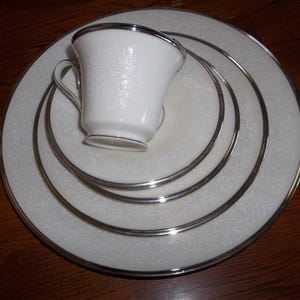 Moonspun by Lenox, 6 5-Piece Place Settings, 30 Exquisite Pieces in Excellent Condition