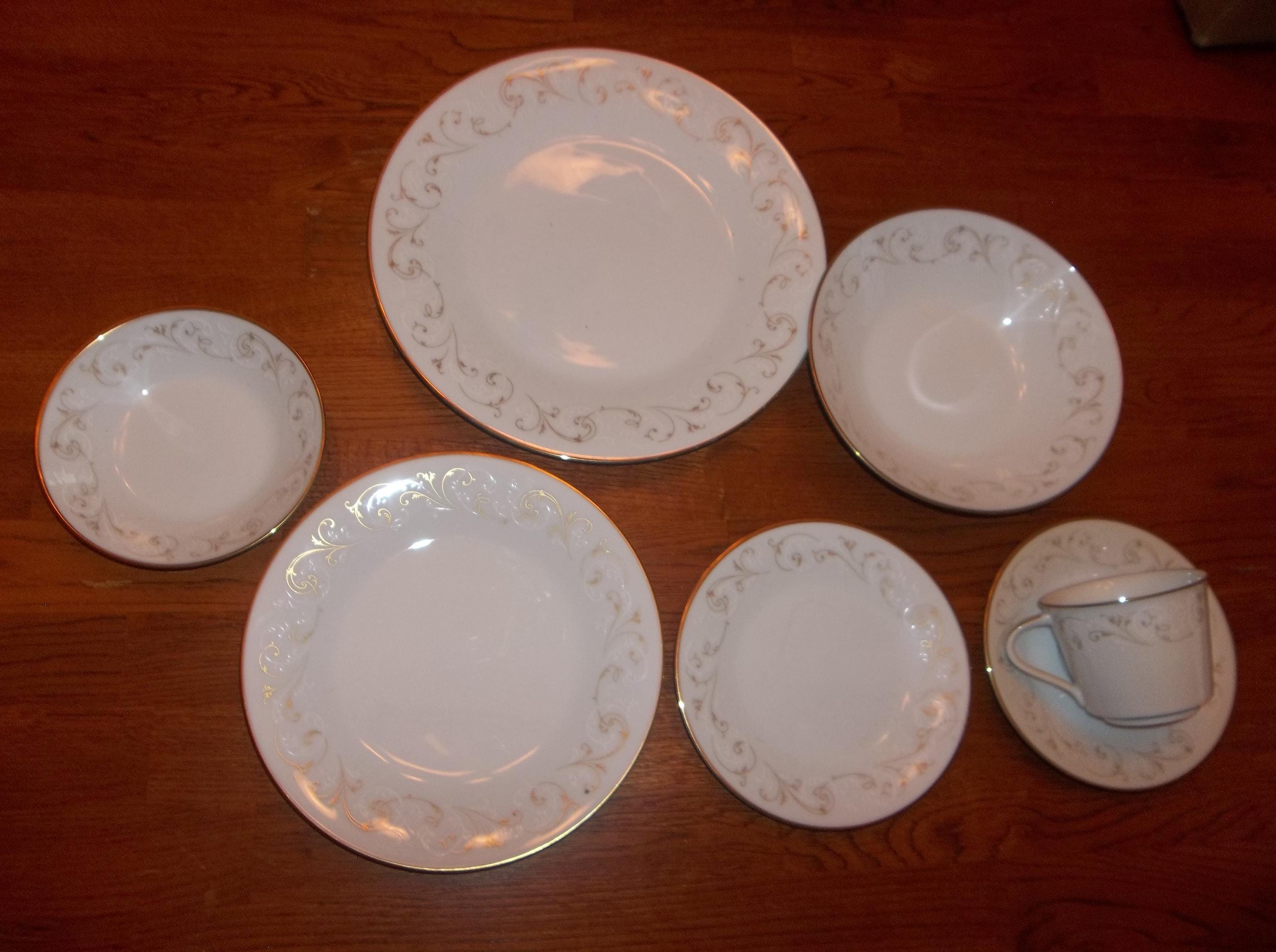 Vintage Noritake Bone China Dinnerware Set: Duetto 6610, 32-pc