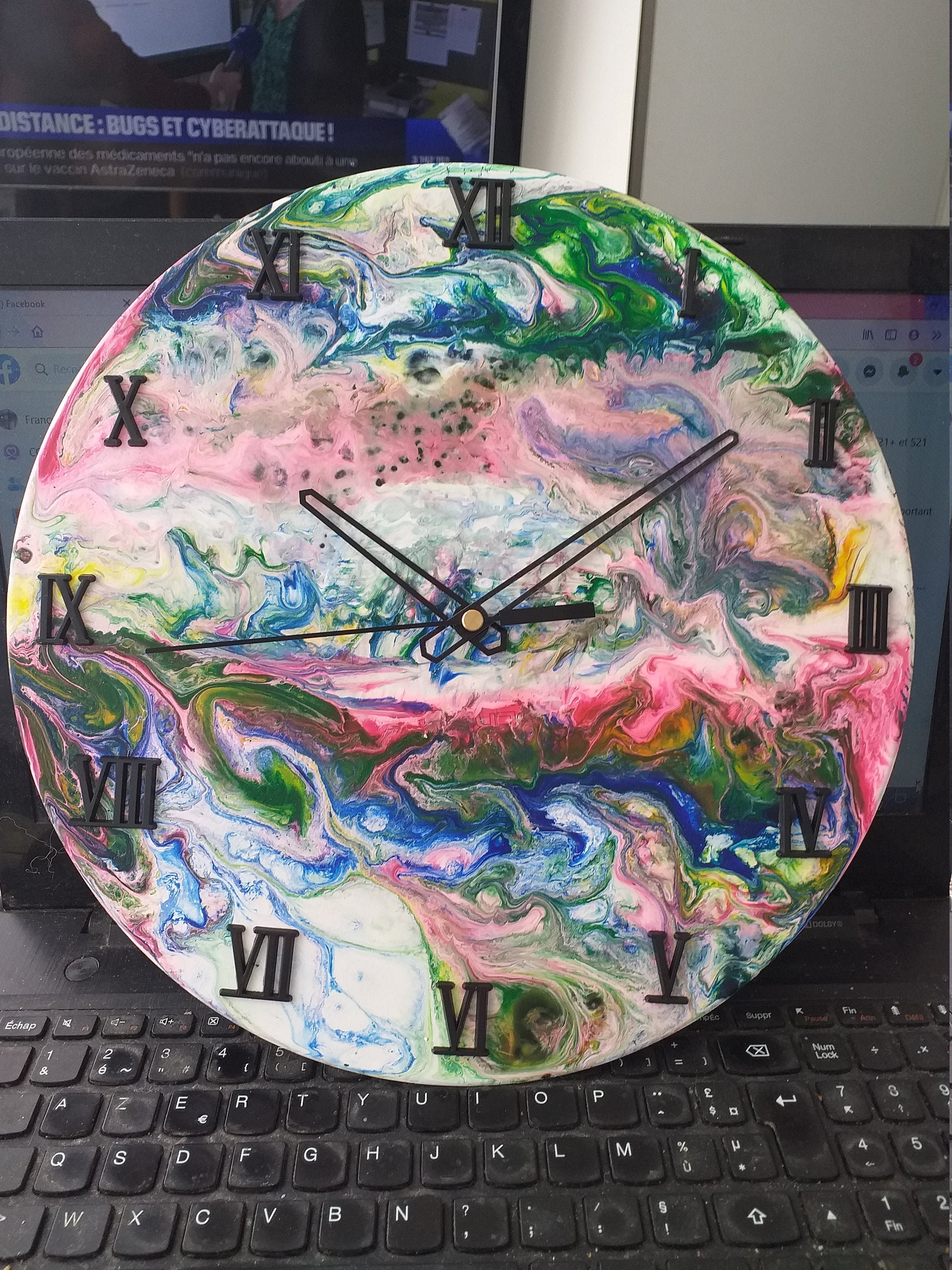 Horloge Peinte sur Vinyle