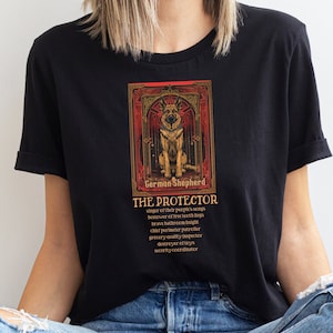 ジャーマンシェパードタロットスタイル犬種プロフィールTシャツ/ジャーマンシェパードアート/GSDママへのギフト/ジャーマンシェパード愛好家へのギフト/ジャーマンシェパードブリーダー
