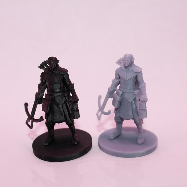 Woodland Hunter - Grey Resin Elf Ranger con ballesta en miniatura / DnD Mini