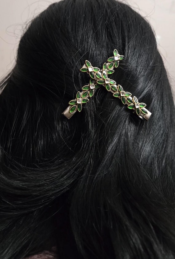 Elegant Floral Hair Clips That Instantly Elevate Any Hairstyle