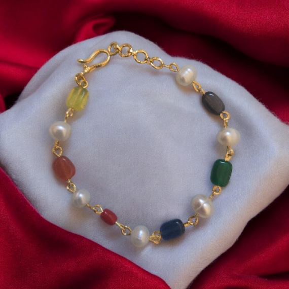 Bracelet with multi color beads and natural pearls
