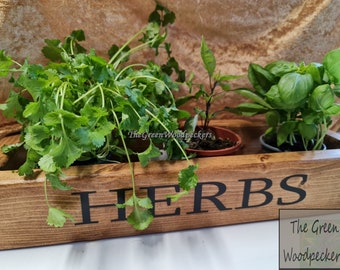 Mangiatoia per erbe aromatiche in legno massello realizzata a mano per davanzale.