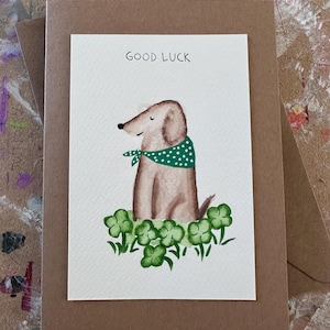 Carte de porte-bonheur pour chien Carte d'anniversaire faite main unique peinte à la main aquarelle chien mignon carte d'amoureux des chiens chien et trèfle porte-bonheur trèfle
