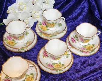 Vintage theekopje Trio Imperial Fine Bone China Country Roses, theeservies - Rozenpatroon met gegarandeerd 22kt goud