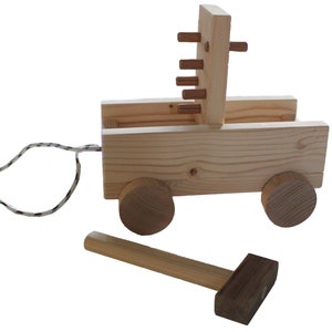 Holzwagen Kinderspielzeug Wagen aus dem Holz mit Hammer ab 3 Jahre