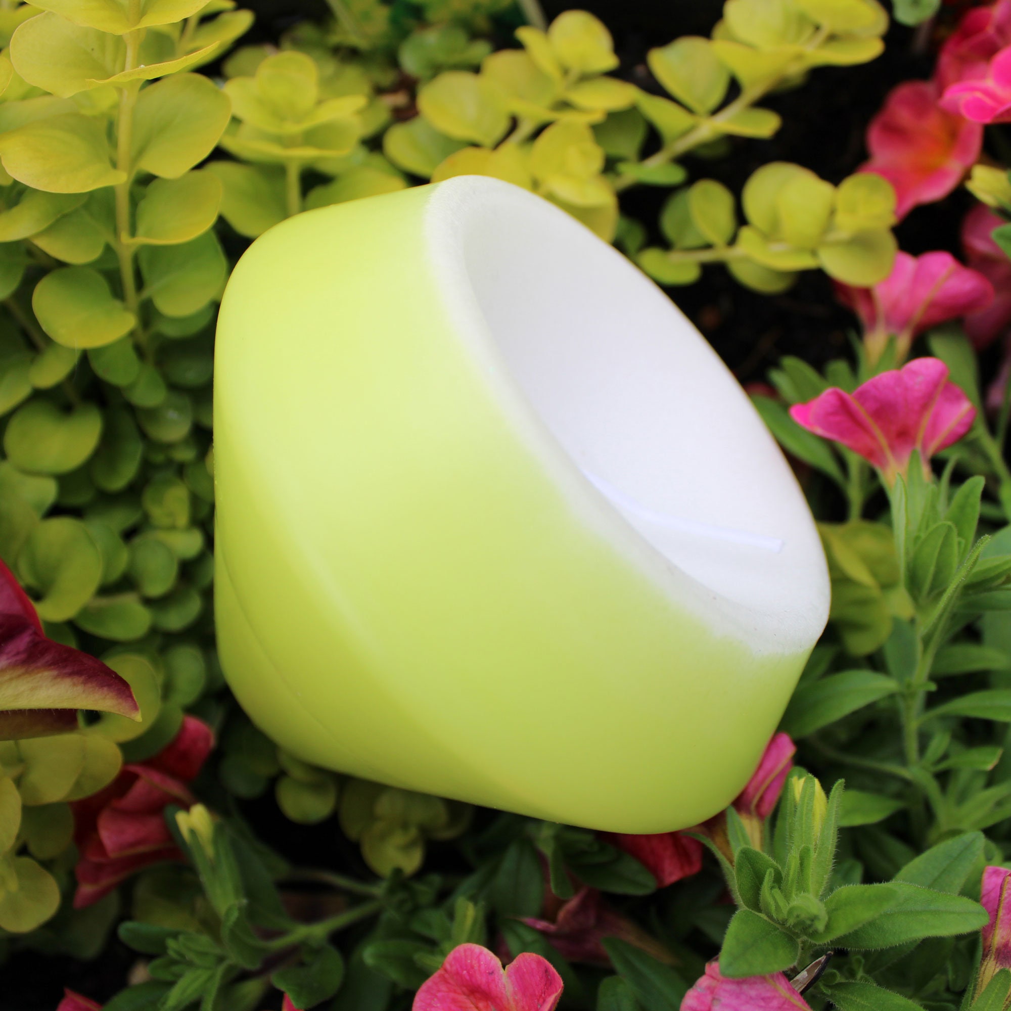 XL floating candle for indoors | outdoors | green | yellow | white | purple | 10 x 8 cm | garden decoration | candle for summer_autumn | wedding decoration