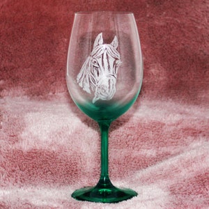 engraved wine glass with motif horse | discolored | Glass with engraving | Engraved Wine Glasses | Gift for horse lovers