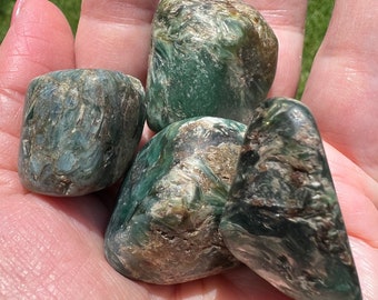 Green Kyanite Tumbles, New, Crystal Healing Sessions, Palm stones, meditation, gifts, tarot