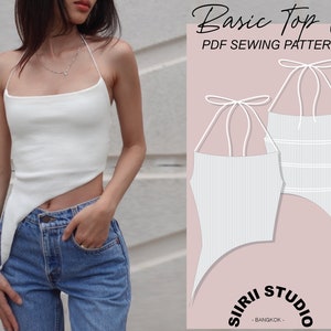 Puede incluir: Un top blanco de tirantes con un corte diagonal en la parte inferior. El top se muestra en una modelo que lleva unos vaqueros azules. La imagen también incluye un patrón de costura PDF para el top, titulado "Basic Top 01 PDF Sewing Pattern" y un logotipo para "Siirri Studio - Bangkok -."
