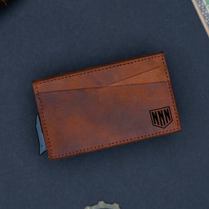 Soporte de tarjeta de cuero slim pop up personalizado, diseño minimalista RFID que bloquea la billetera de cuero para hombres, billetera grabada para él, regalo de novios