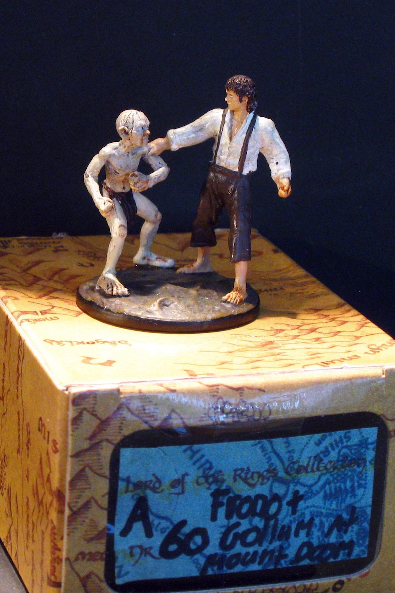 Lord of the Rings Frodo and Gollum at Mount Doom Collectible Miniature ...