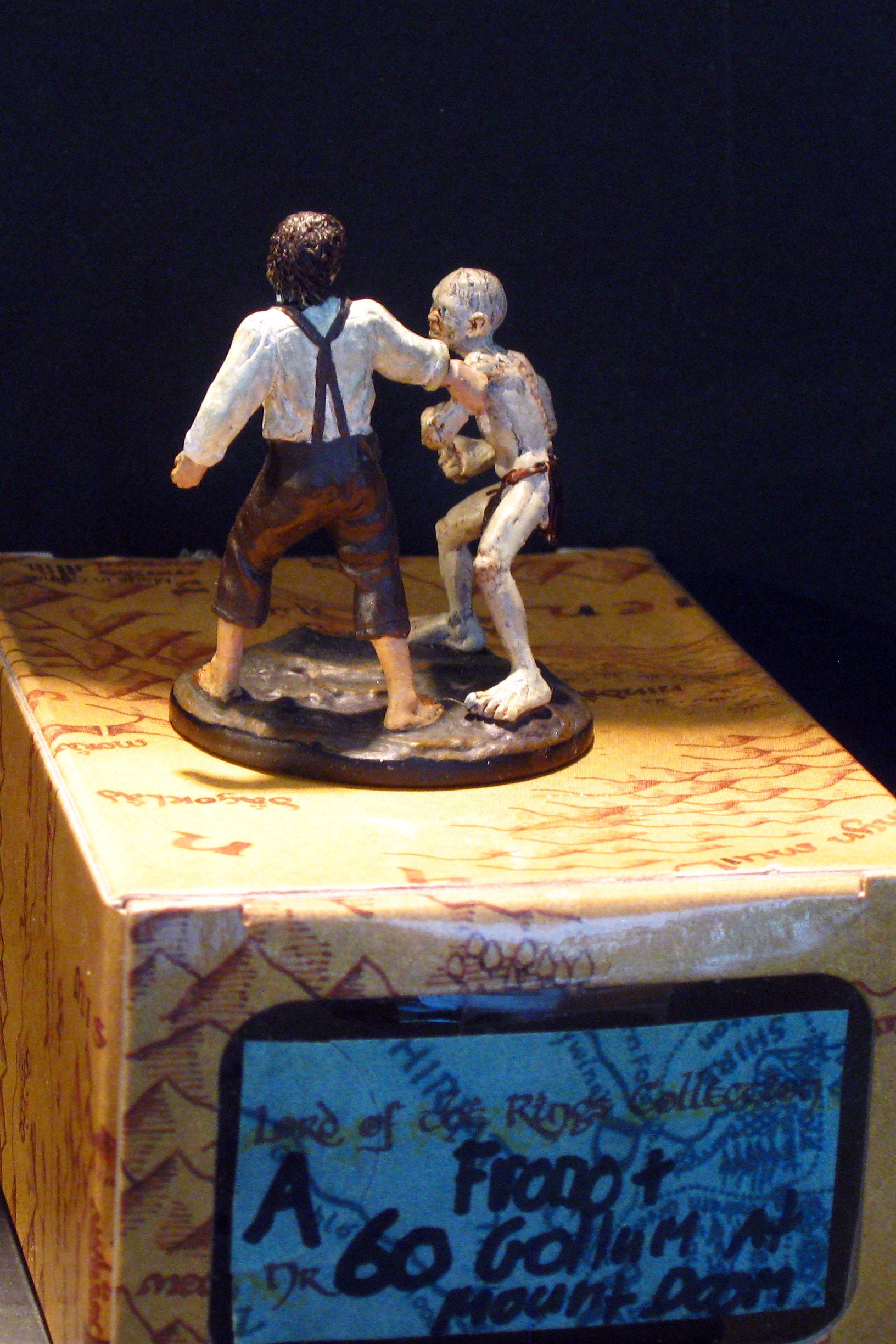Lord of the Rings Frodo and Gollum at Mount Doom Collectible Miniature ...