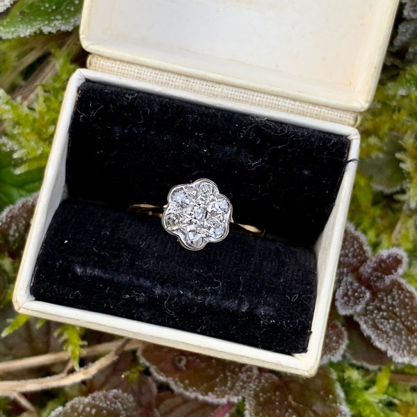 Antique diamond 18ct gold daisy ring