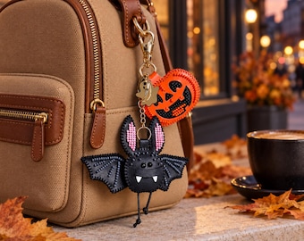 Halloween-broderikit för fladdermusväska av Wonderland Crafts, gotiskt gör-det-själv-tillbehör