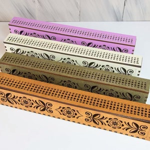 Organiseur en bois pour fils et petits accessoires. Accessoire pour travaux d'aiguille. Rangement des travaux d'aiguille. Accessoire utile. porte-fil, pour fil dentaire