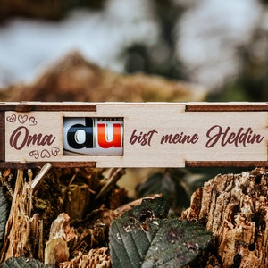 Oma du bist meine Heldin | gravierte Schokoriegel Geschenkbox inkl. Duplo | kleine Aufmerksamkeit #26