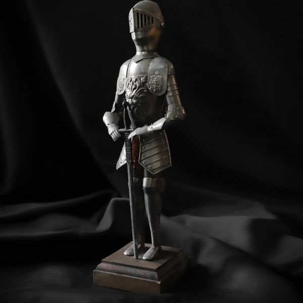 Vintage knight statue in metal miniature 35 cm