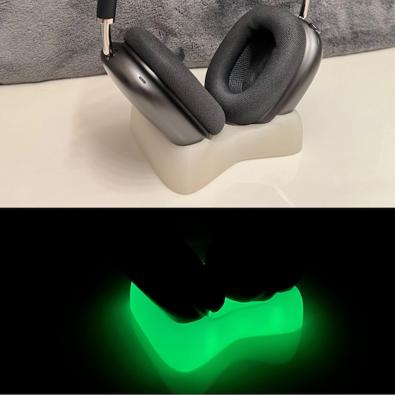 Morning Commute - Designer Apple Airpod Max Case Cover