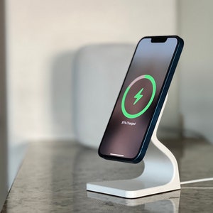 25 Watt MagSafe iPhone 16 Charging Stand | Compatible with Apple’s 2024 braided MagSafe charger | Works with all MagSafe / Qi2 Devices